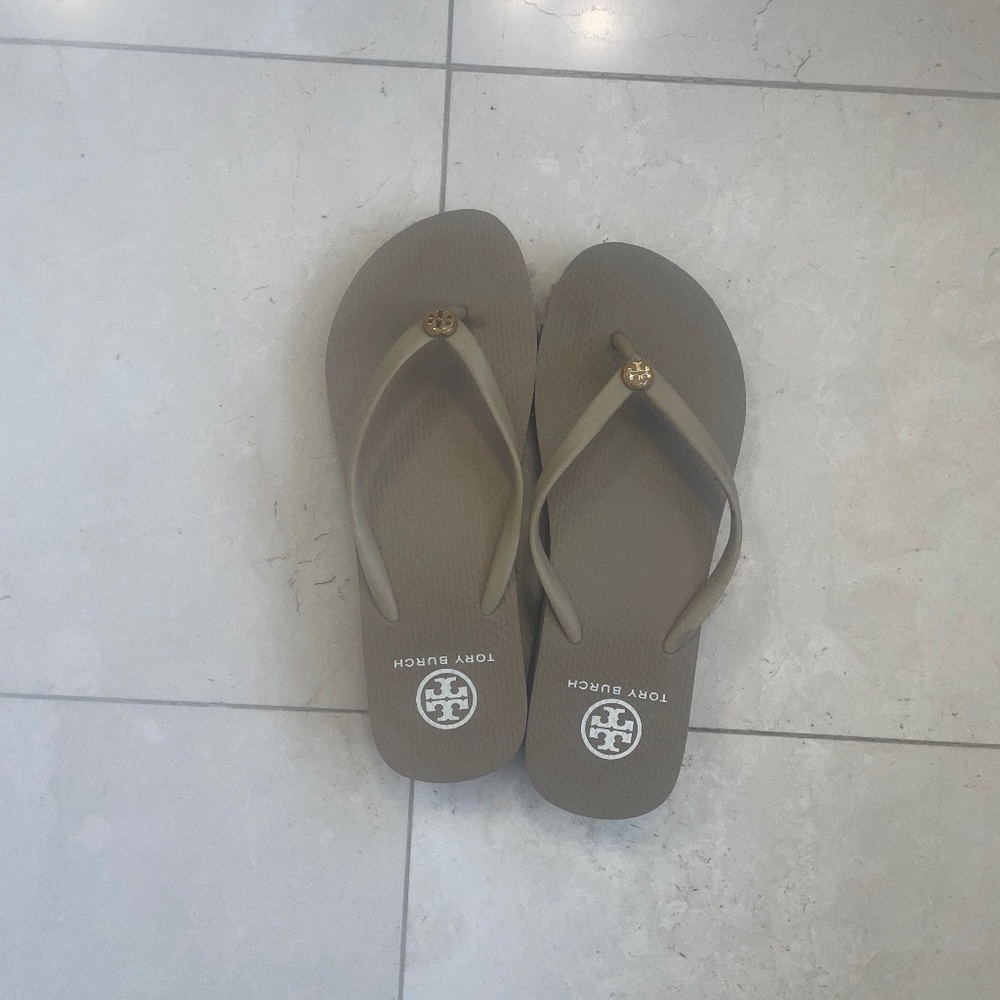 tory burch size 8 . Thandie rubber wedge thong flip flop, beige